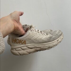 Cream Hoka 8